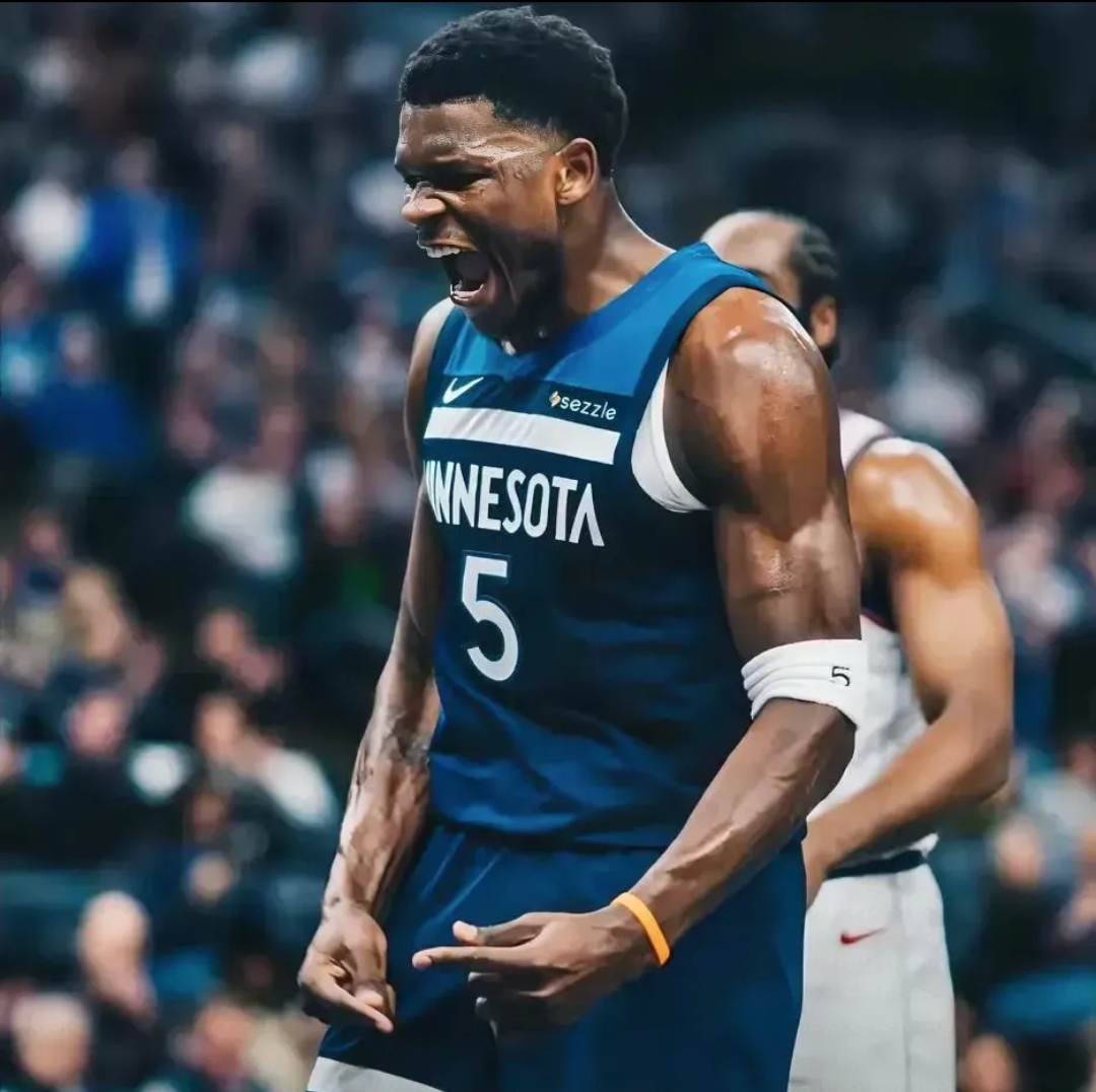 西蒙斯惊艳全场，格林助攻爆棚，刷新队史纪录逆转取胜！